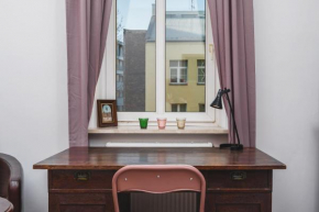 Riverside City Center Apartment with Classic Vibes, Kraków